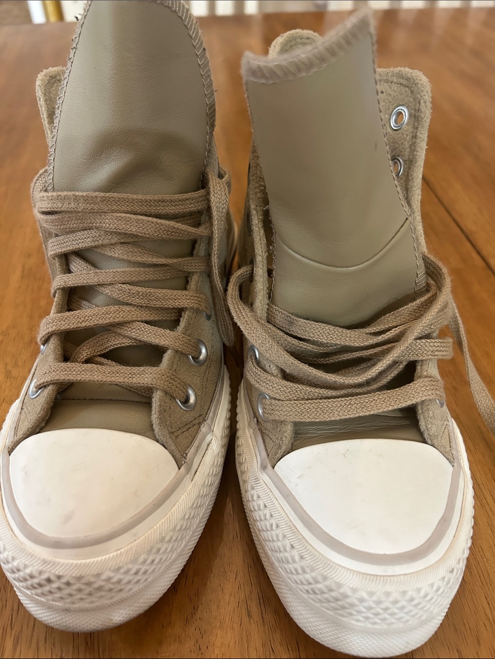 Converse High Top suede like Sneakers in Beige and White size 6